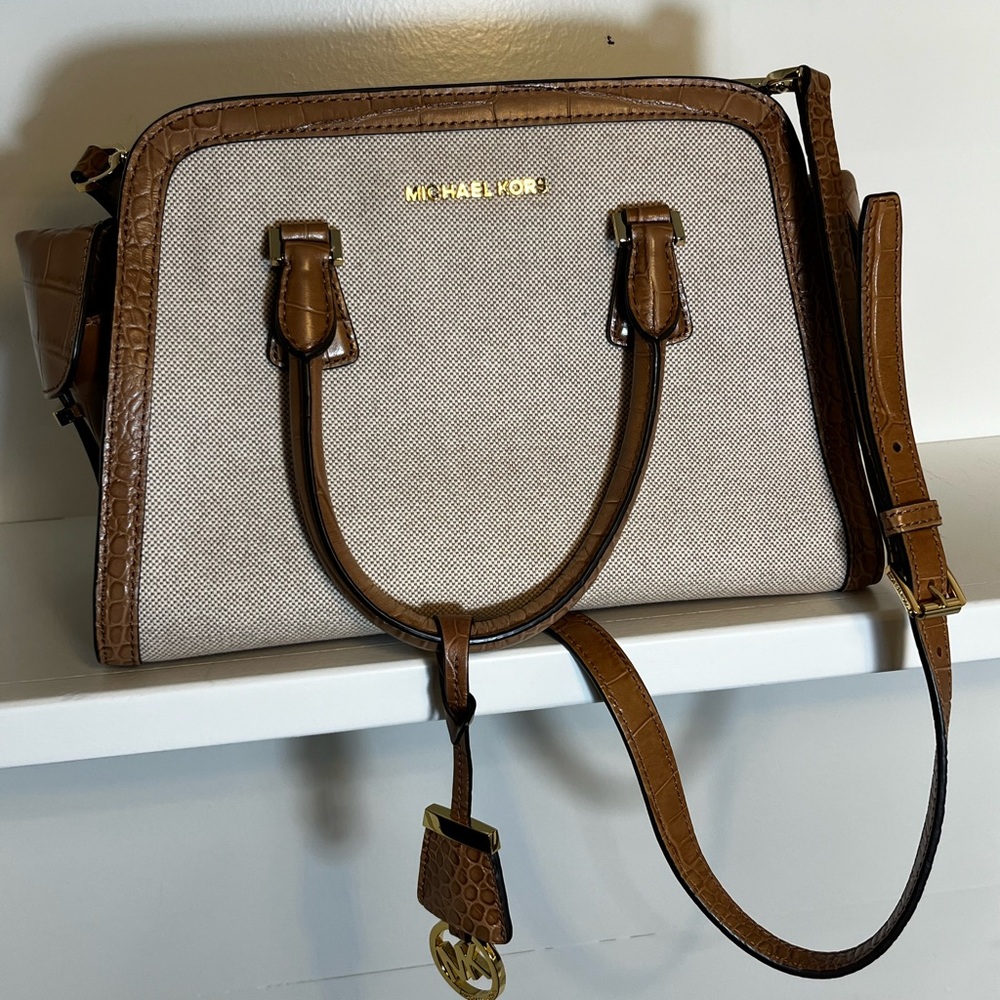 Michael Kors medium structured hand bag.